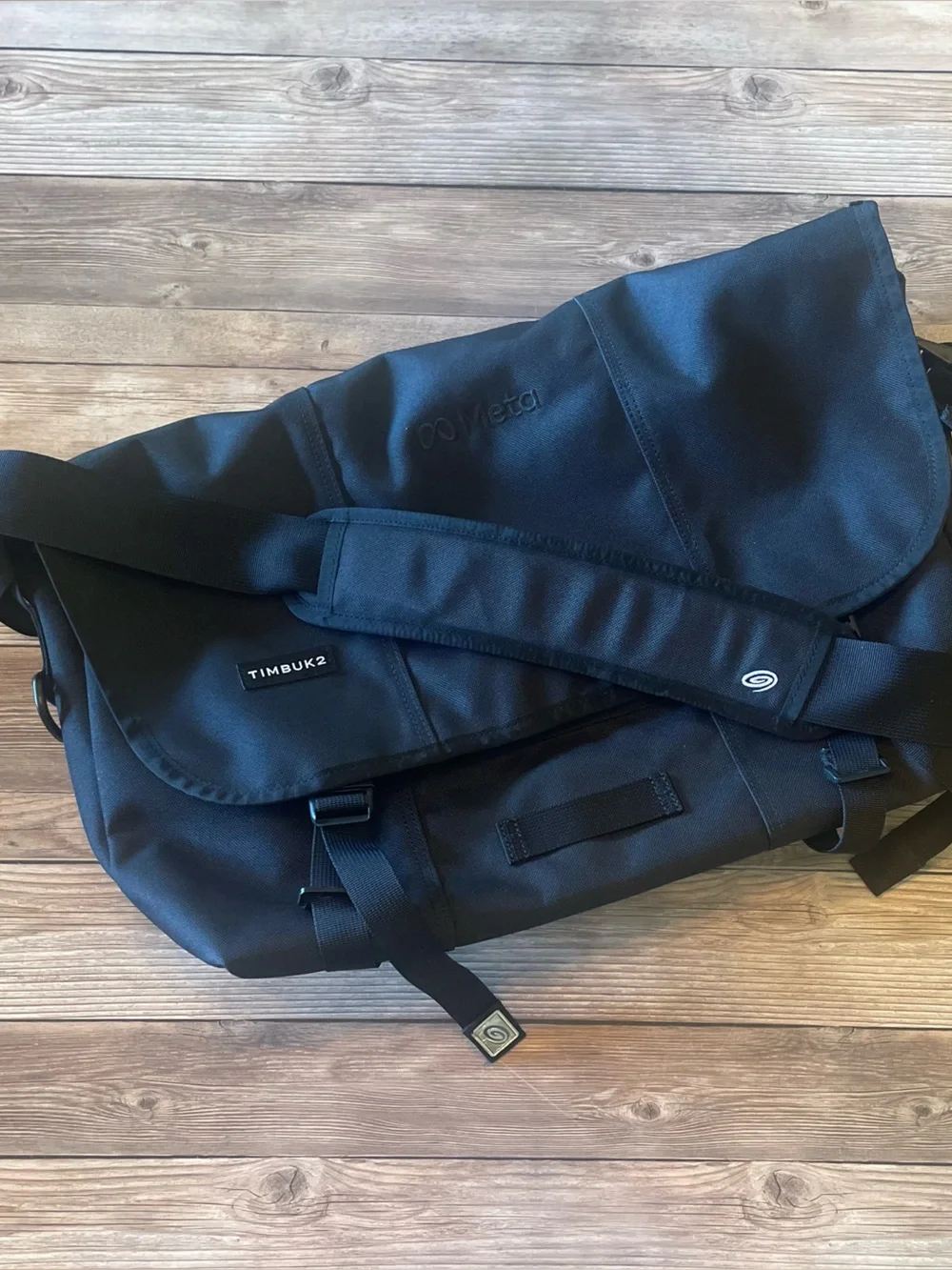 New ✨TIMBUK2 x META extra Large Messenger Bag